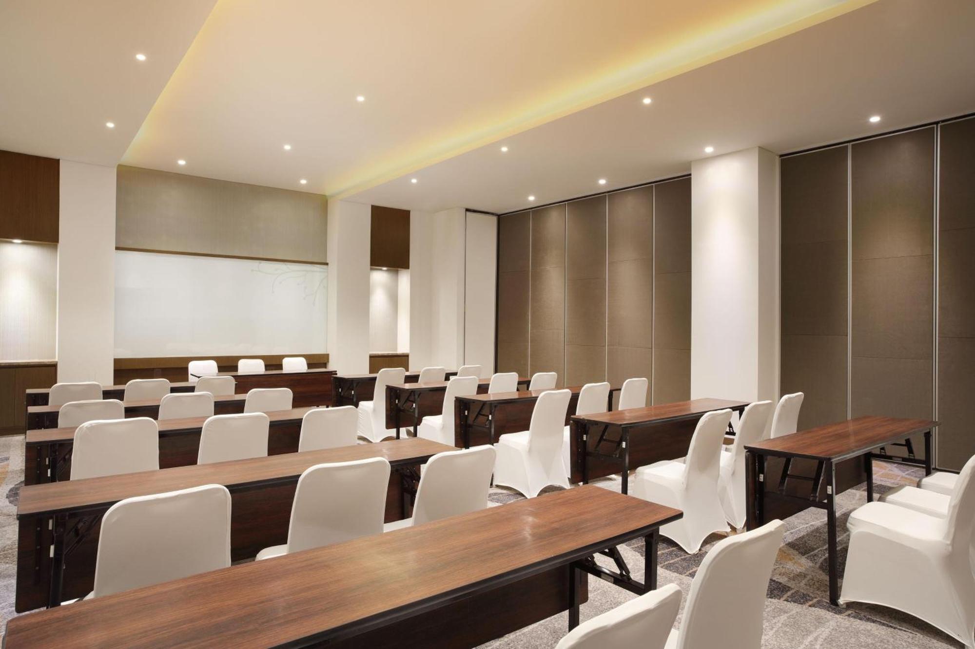 Four Points By Sheraton Manado Kültér fotó