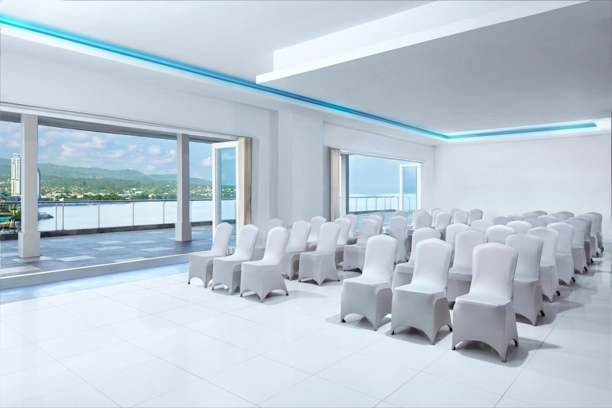 Four Points By Sheraton Manado Kültér fotó