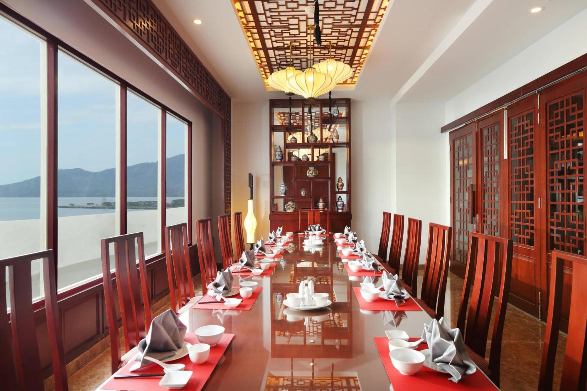 Four Points By Sheraton Manado Kültér fotó